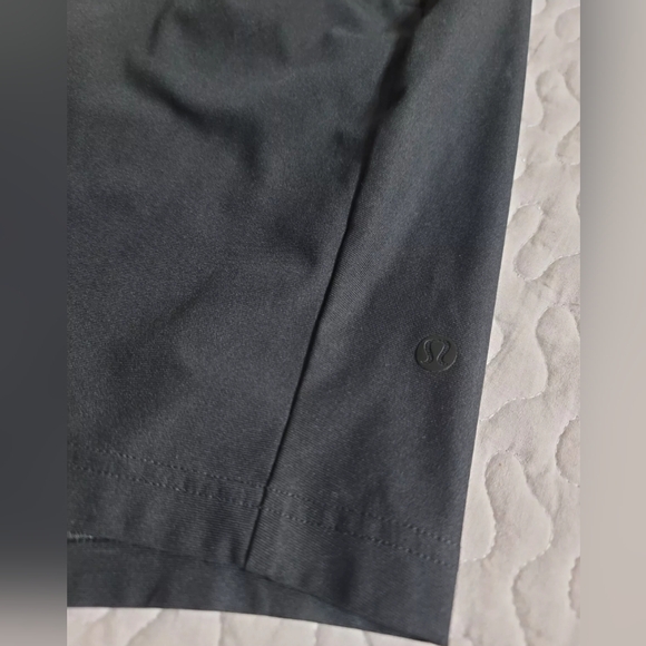 Lululemon Shorts Men Size 38 Commission  Hybrid Performance Stretch Black - Picture 3 of 9